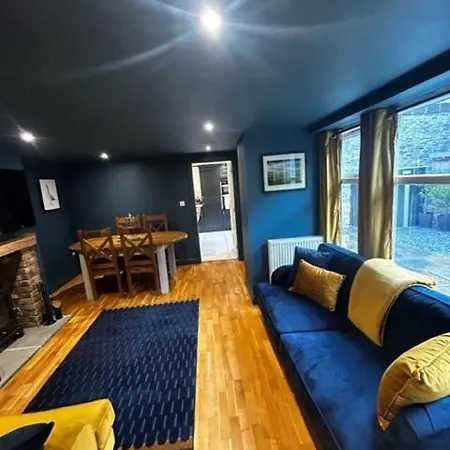 بيت للعطل The *