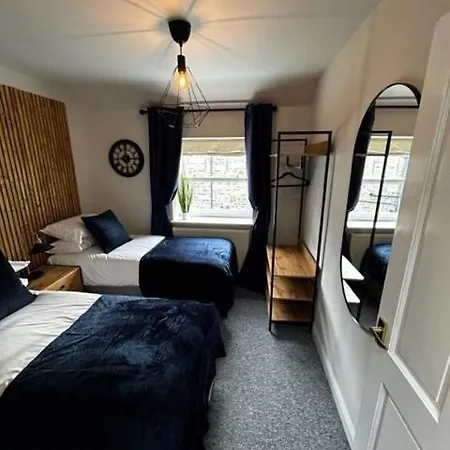 بيت للعطل The *